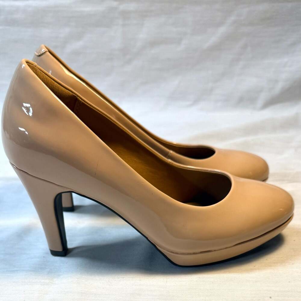 Clarks Collection Cushion Soft Nude Patent Leather Platform Pumps